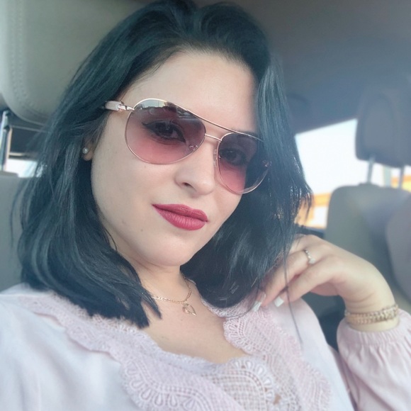 Meet your Posher, Gilda - Picture 4 of 5